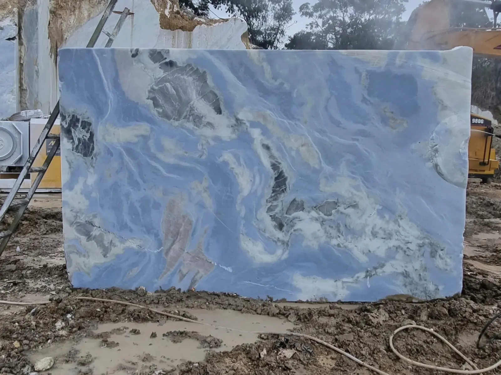 Rose quartzite stone block